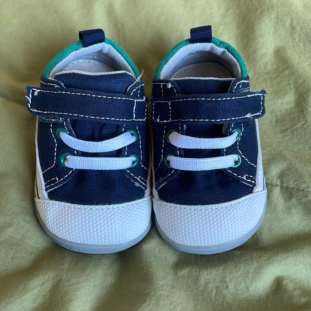 See Kai Run Stevie II sneaker size 4